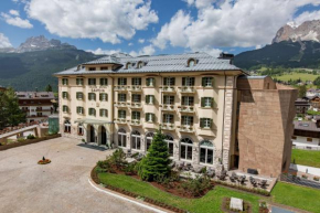 Отель Grand Hotel Savoia Cortina d'Ampezzo, A Radisson Collection Hotel  Кортина-Д'ампеццо